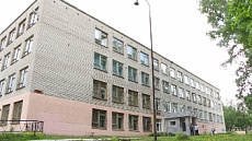 Входная группа Художественно-эстетический лицей № 98.  Короткова,  17а